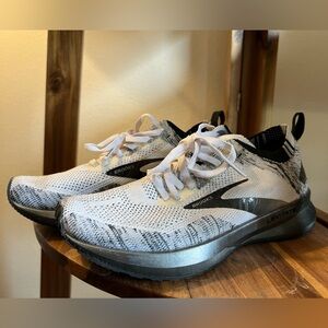 Brand New Brooks Levitate 4.0 |  Women’s Size 6